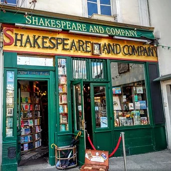 Paříž - 3 nejlepší místa pro knihomoly - KNIHCENTRUM.CZ