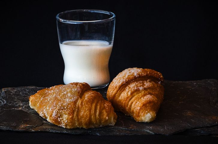Rychlé croissanty - recept na víkend z KNIHCENTRUM Revue